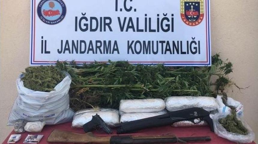 Iğdır&rsquo;da Uyuşturucu Operasyonu: 2 G&ouml;zaltı