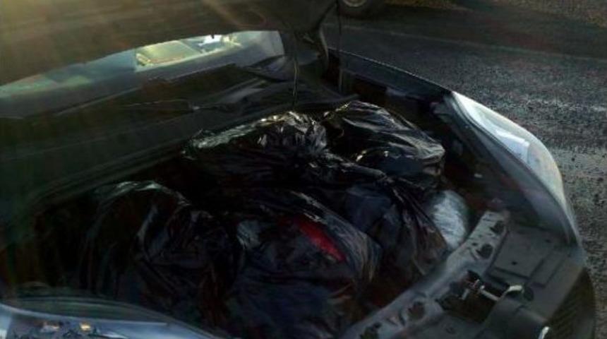 Siverek'te Otomobilde 11 Kilo Esrar, S&uuml;r&uuml;c&uuml; Tutuklandı