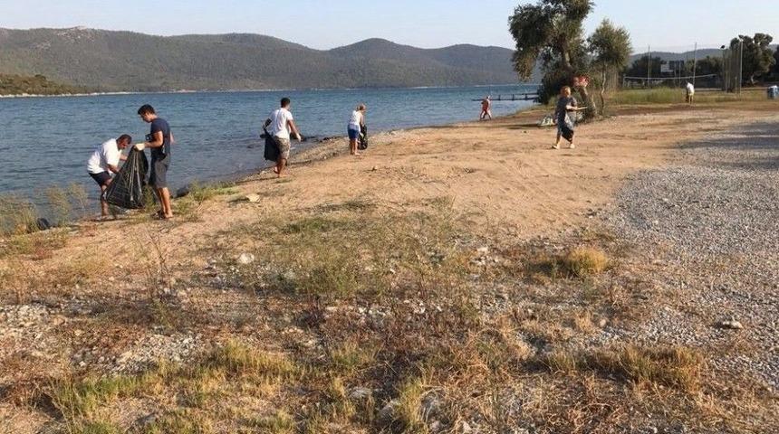 Milas&rsquo;ta Kazıklı Sahili Temizlendi