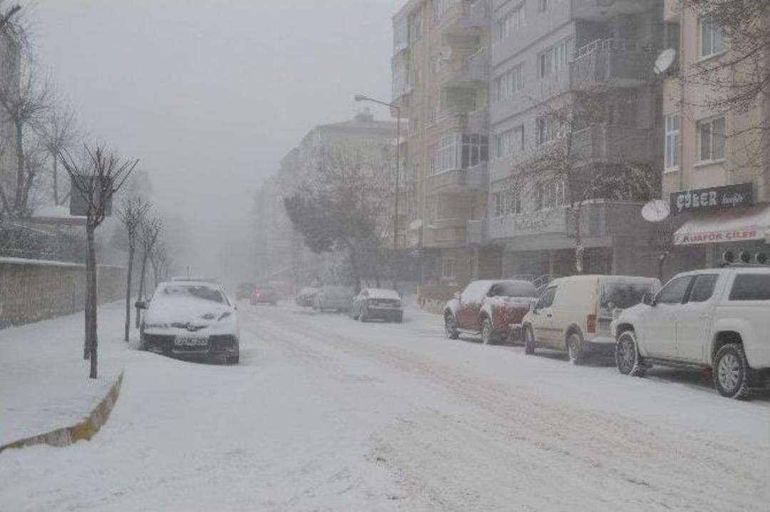 Edirne&rsquo;nin Keşan İl&ccedil;esinde Kar Yağışı Tipi Şeklinde Devam Ediyor