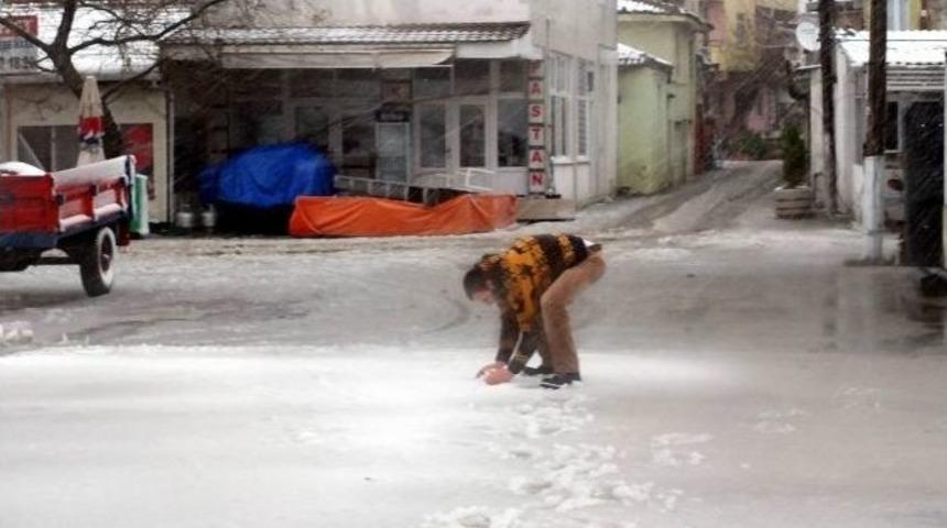 Erdek&rsquo;e 4 Yıldır İlk Kez Kar Yağdı