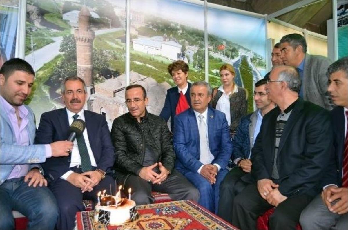 Belediye Başkanı G&uuml;rsoy&rsquo;a Doğum G&uuml;n&uuml; S&uuml;rprizi