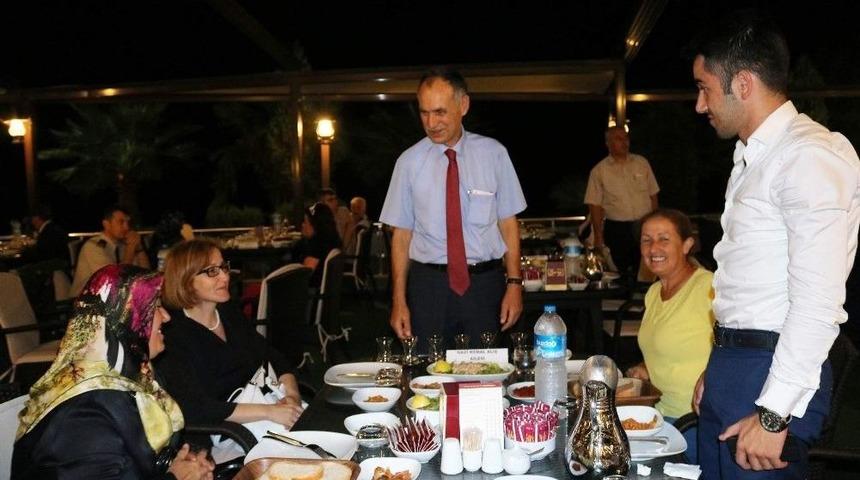 Gaziler Ve Şehit Aileleri Onuruna Yemek Verildi