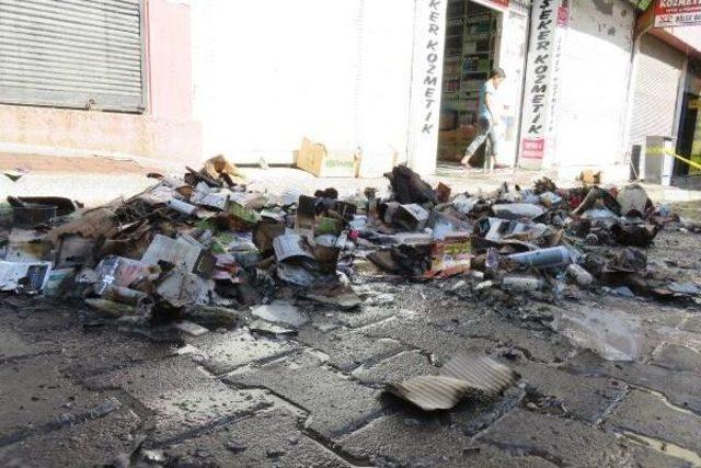 Gaziantep'te Kozmetik Deposunda Yangın
