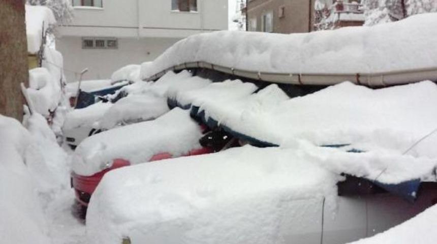 K&uuml;tahya'da Yolda Mahsur Kalanlara Afad Yiyecek Dağıttı (4)