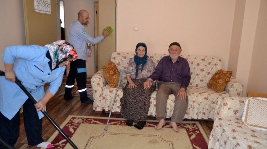 Pendik Belediyesi&rsquo;nden Yaşlıların Y&uuml;z&uuml;n&uuml; G&uuml;ld&uuml;ren Hizmet