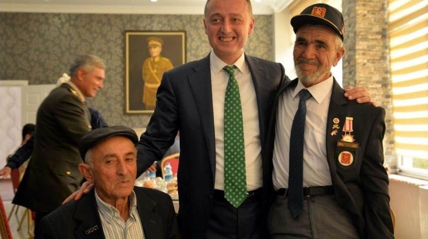 Gaziler G&uuml;n&uuml;&rsquo;nde Şehit Ve Gazi Aileleri İ&ccedil;in Yemek Verildi