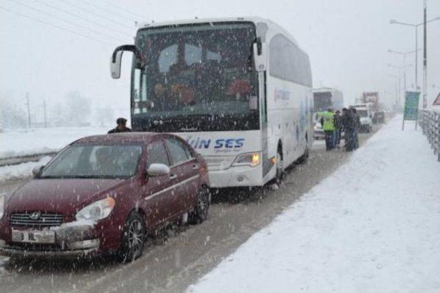 Bursa- Ankara Yolu Yine Tır Kayması Sonucu Kapandı