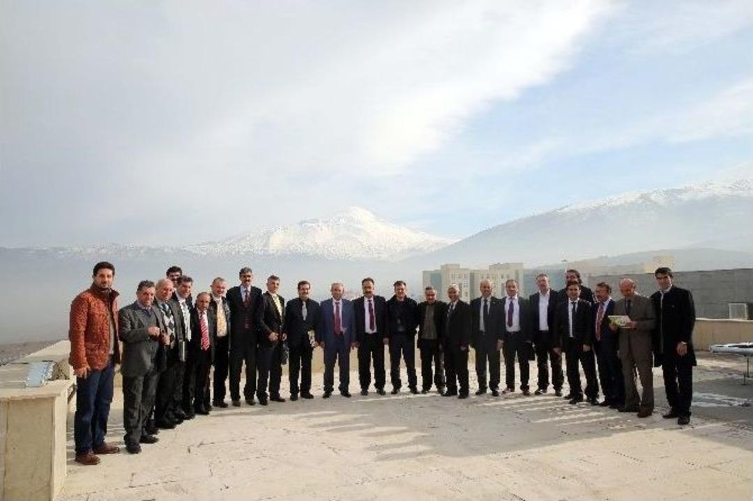 Van Yy&uuml; Rekt&ouml;r&uuml; Battal, 30 Akademisyenle Birlikte Iğdır &Uuml;niversitesini Ziyaret Etti