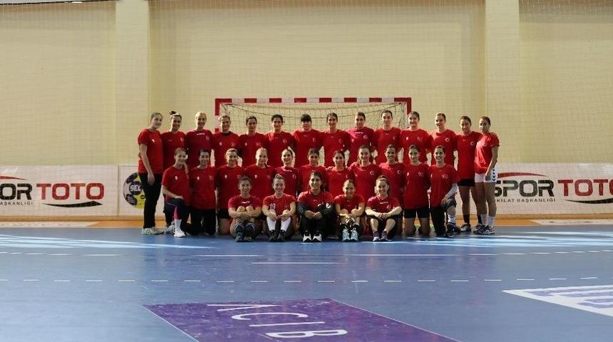 Hentbol Kadın Milli Takımı, İspanya Ve Almanya Ma&ccedil;ların Hazırlanıyor