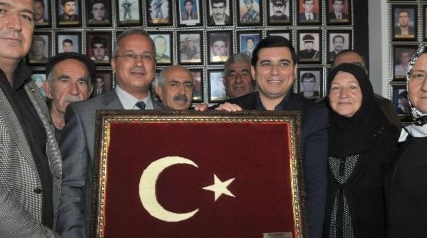T&uuml;t&uuml;nc&uuml;&rsquo;den Şehit Aileleri Ve Gazilere Ziyaret