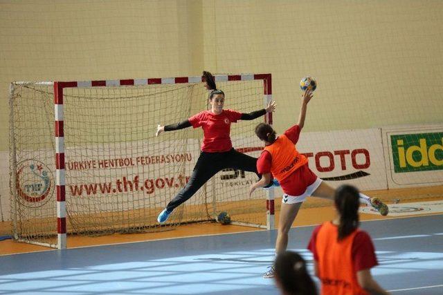 Hentbol Kadın Milli Takımı, İspanya Ve Almanya Maçların Hazırlanıyor 1