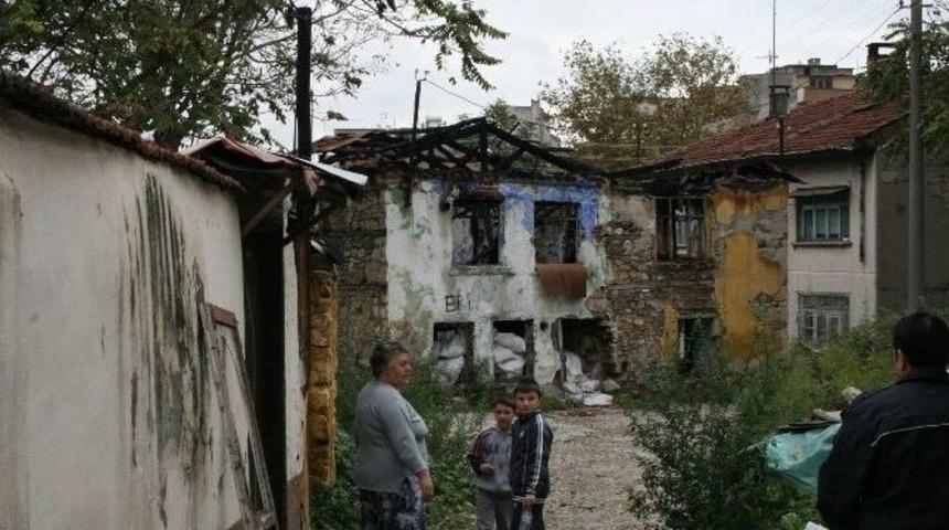 Metruk Binalar Uyuşturucu Mekanı Oldu