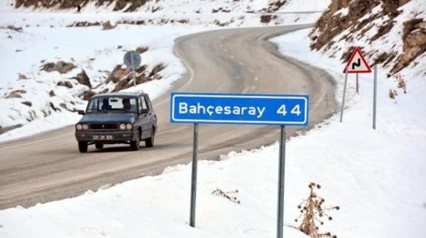 Van- Bah&ccedil;esaray Yolu A&ccedil;ık