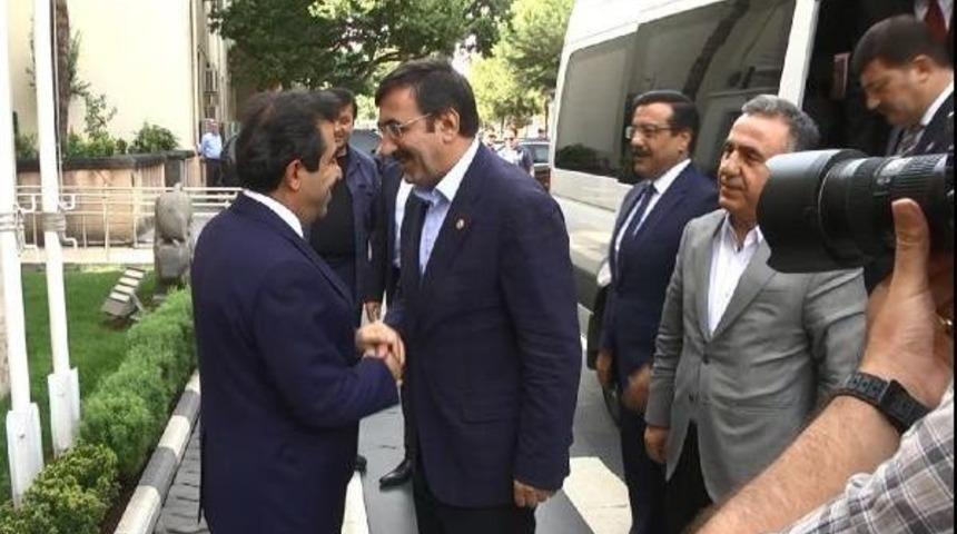 Ak Partili Yılmaz, Diyarbakır'da Vali G&uuml;zeloğlu'nu Ziyaret Etti
