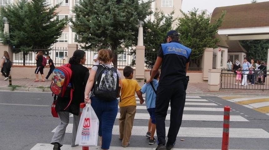 B&uuml;y&uuml;k&ccedil;ekmece&rsquo;de Okullar Zabıtaya Emanet