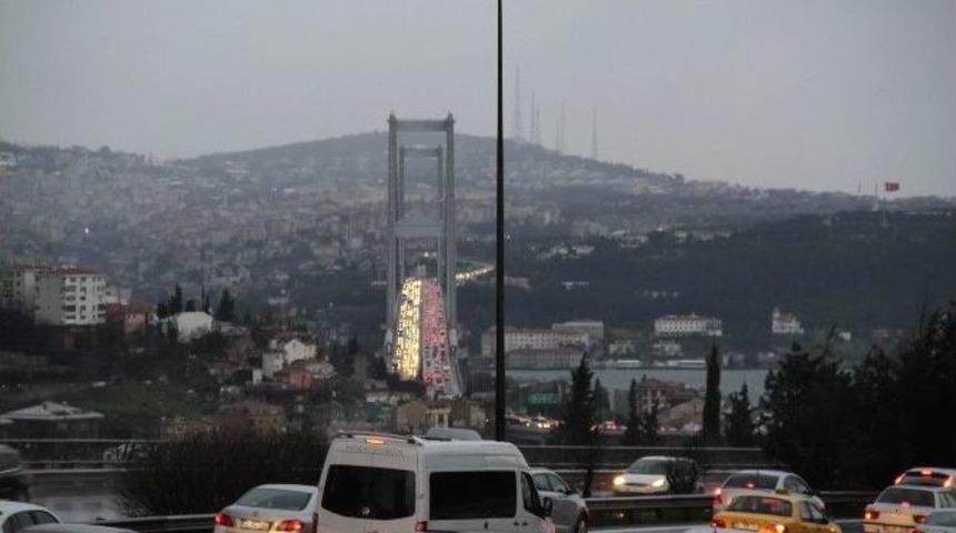 İstanbul&rsquo;da Yılbaşı Trafiği