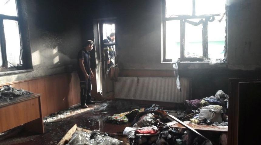 Bing&ouml;l&rsquo;de &Ouml;ğrenci Yurdunun Deposu Yandı