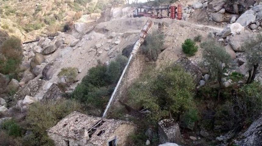 S&ouml;ke&rsquo;nin Tarihi Su Değirmeni Toprağa G&ouml;m&uuml;l&uuml;yor