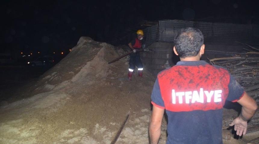 Iğdır&rsquo;da Kereste D&uuml;kkanında &Ccedil;ıkan Yangın Korkuttu