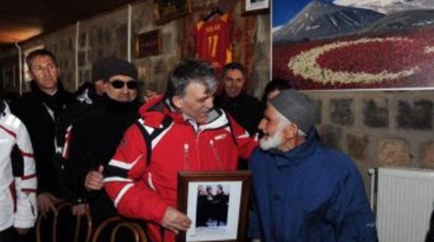 Abdullah G&uuml;l&rsquo;Den Hasan Dede Tweeti