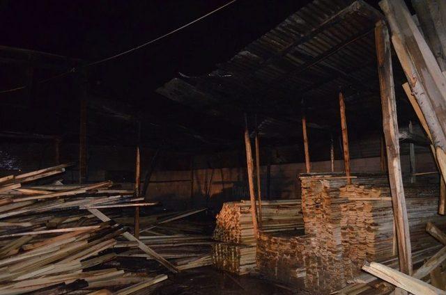 Iğdır’da Kereste Dükkanında Çıkan Yangın Korkuttu