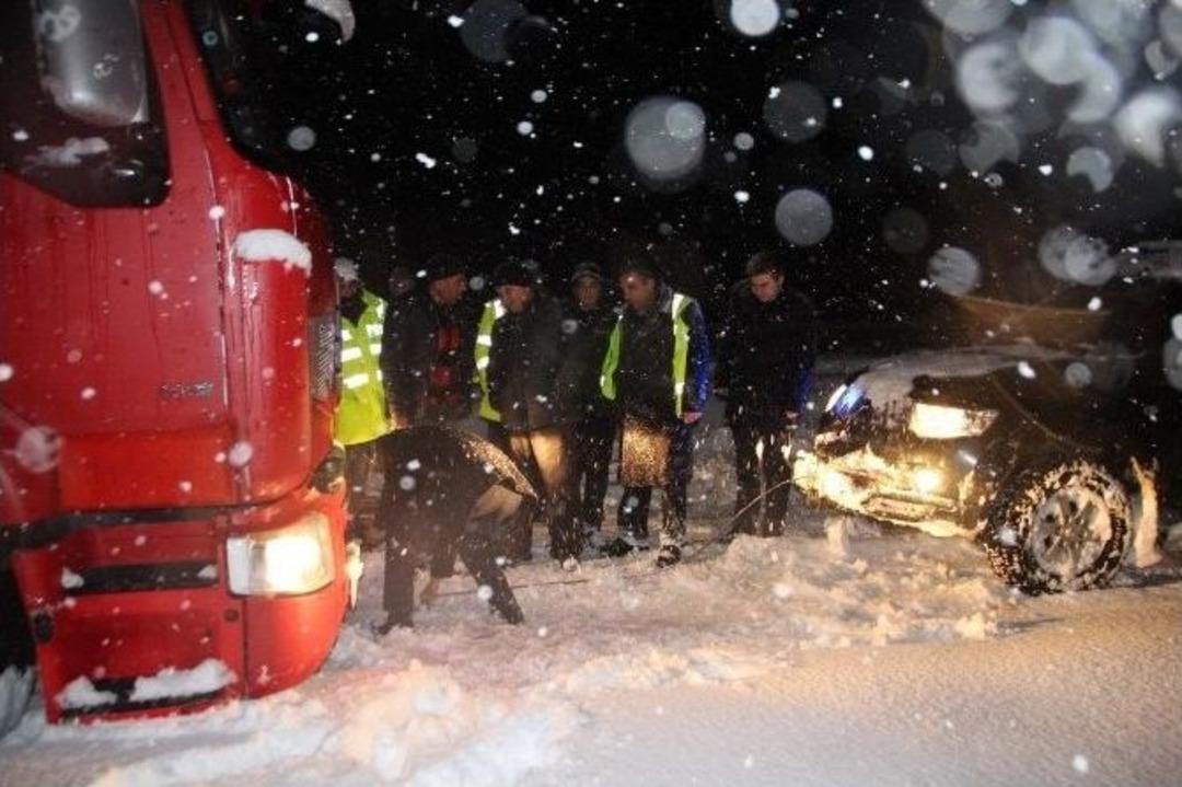 Yolda Kalanların Kumanyaları Başkan Bakıcı&rsquo;dan