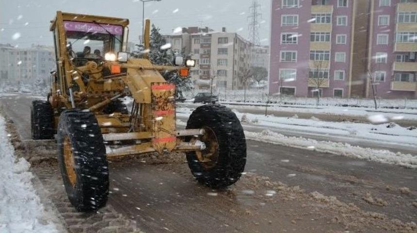 K&ouml;rfez Belediyesi&rsquo;nde Kar Mesaisi Başladı