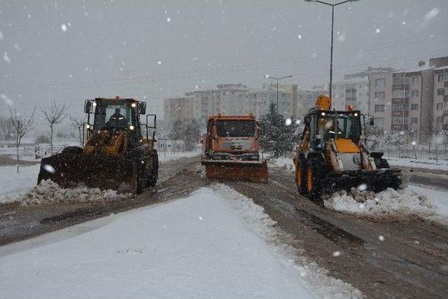 Körfez Belediyesi’nde Kar Mesaisi Başladı