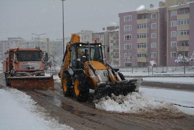 Körfez Belediyesi’nde Kar Mesaisi Başladı