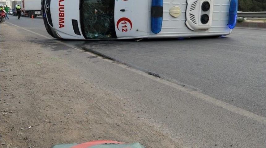 Akıl Hastası Sevki Yapan Ambulans Devrildi
