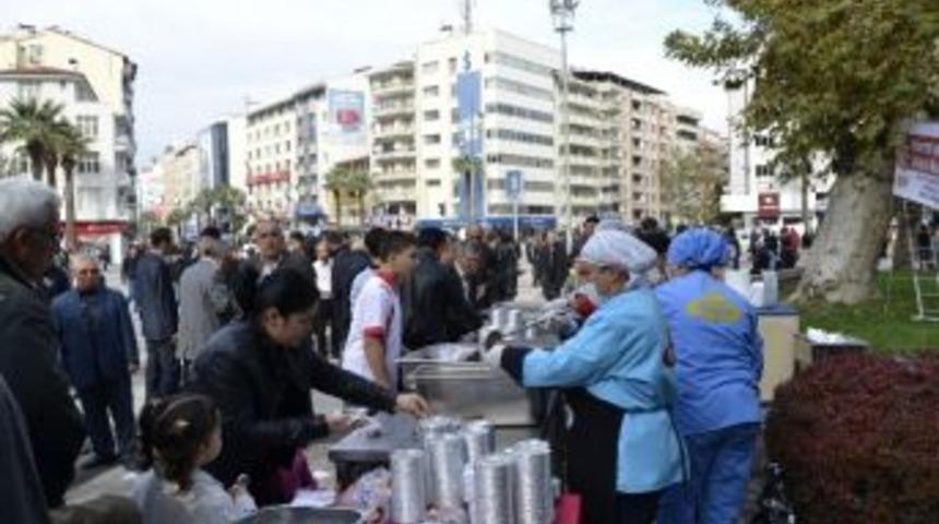 &Uuml;lk&uuml;c&uuml;lerden Vatandaşlara Aşure İkramı
