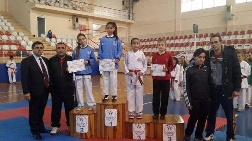 Anadolu Yıldızlar Karate Liginde, Eskişehirli Sporcular &Uuml;st Grubu Garantiledi