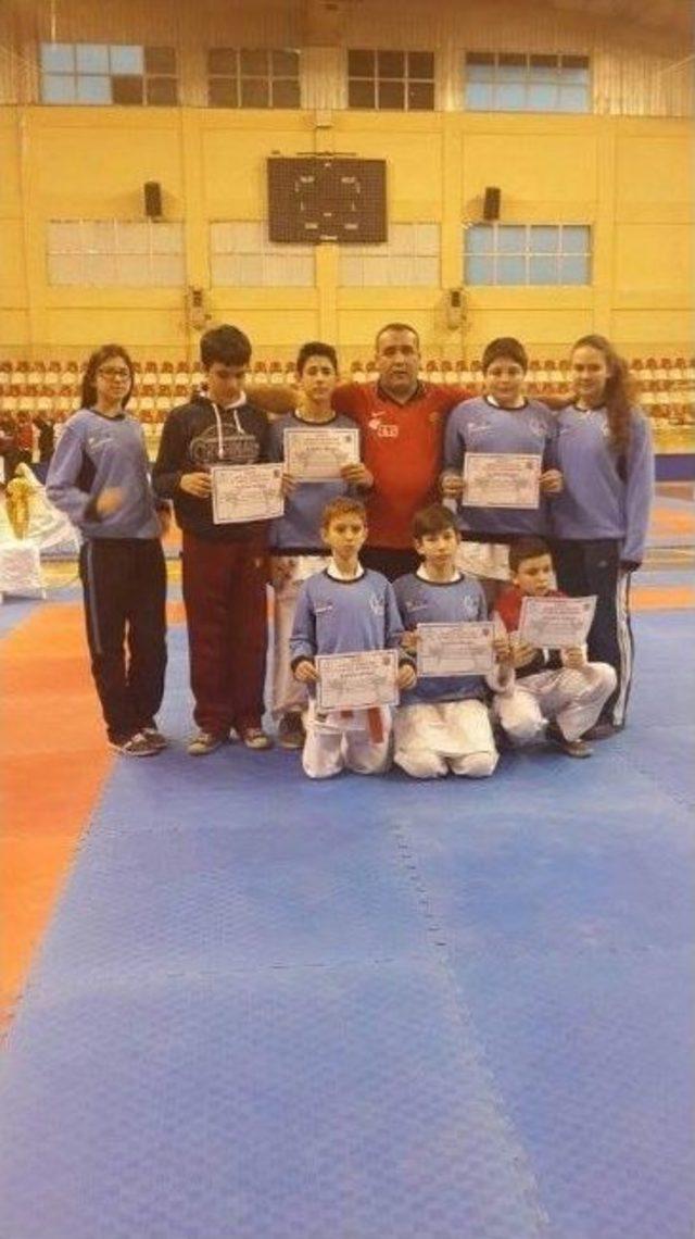 Anadolu Yıldızlar Karate Liginde, Eskişehirli Sporcular Üst Grubu Garantiledi