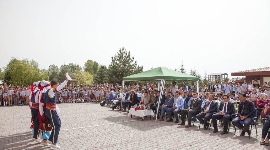 Ahlat’ta İlköğretim Haftası Etkinliği