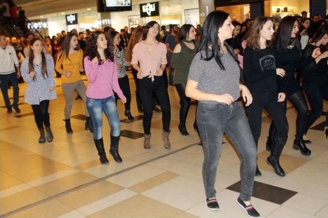 Alışveriş Merkezinin Ortasında Salsa Yaptılar
