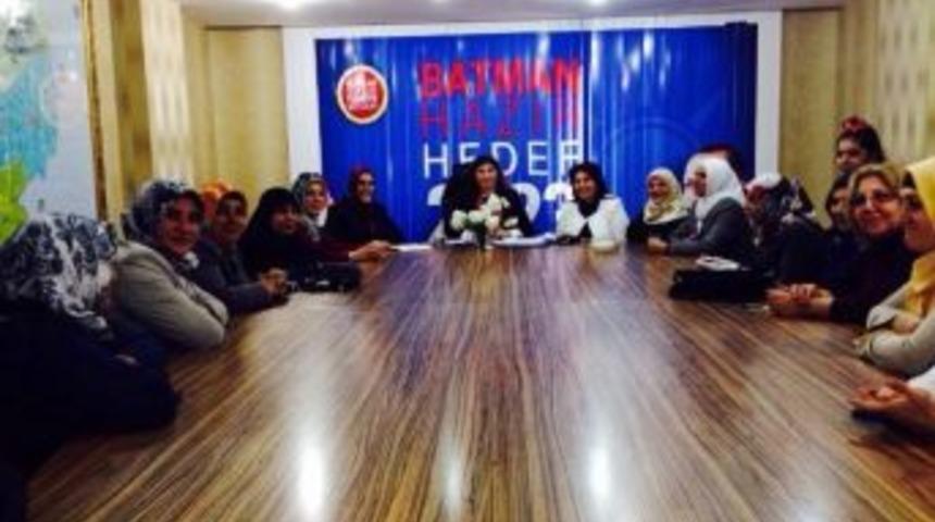 Ak Parti&rsquo;li Beyaz&rsquo;ın Batman Temasları