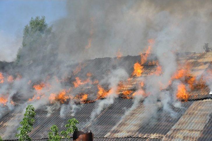 Kars’ta Metruk Bina Alev Alev Yandı G1