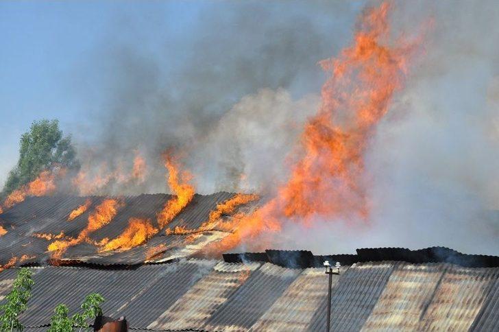 Kars’ta Metruk Bina Alev Alev Yandı G2