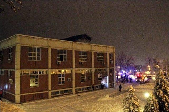 Sakarya Üniversitesi’nden Çöken Çatıyla İlgili Açıklama