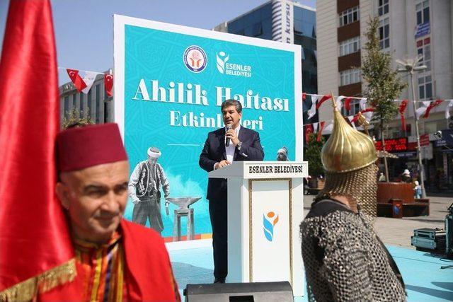 Esenler’de Ahilik Kutlamalarında Renkli Görüntüler Oluştu 1