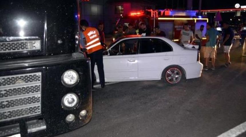 Otomobilin Tır'a &Ccedil;arpma Anı Kamerada