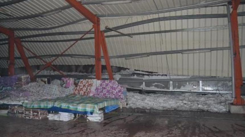 Pazar Yerinin &Ccedil;atısı &Ccedil;&ouml;kt&uuml; Faciadan D&ouml;n&uuml;ld&uuml;