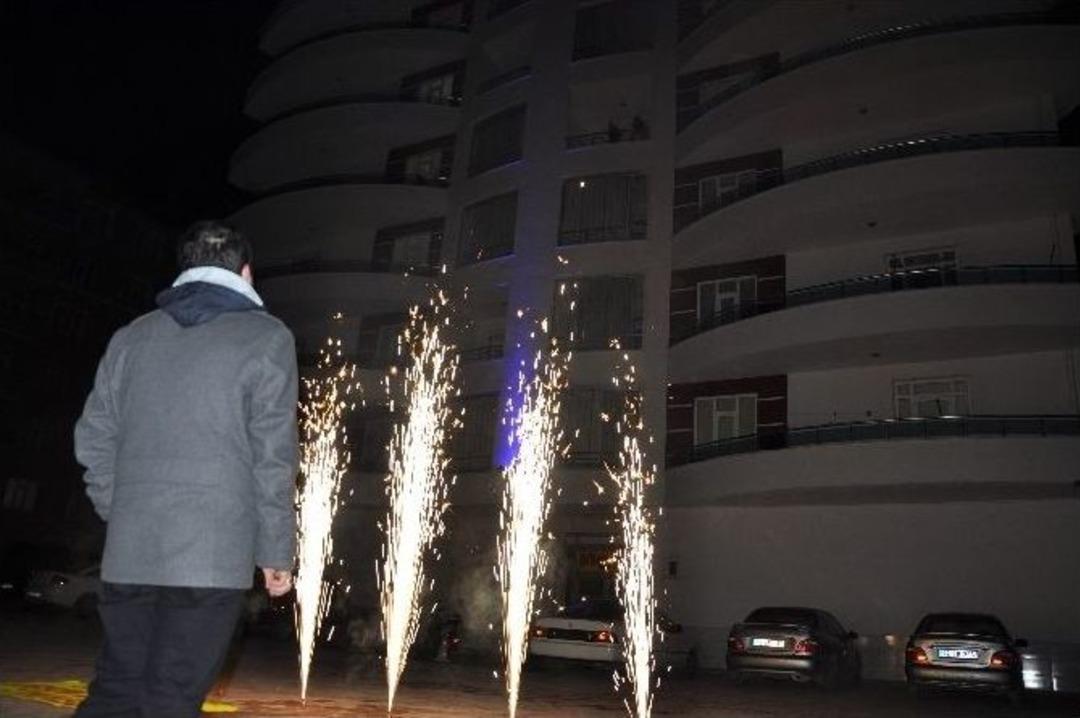 Yeni Yılda S&uuml;rpriz Evlilik Teklifi