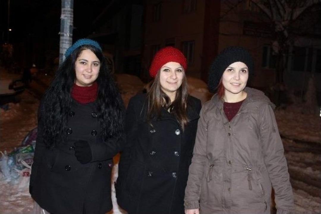 (&ouml;zel Haber) Eğlence Yerine Sokak Hayvanlarını Tercih Ettiler