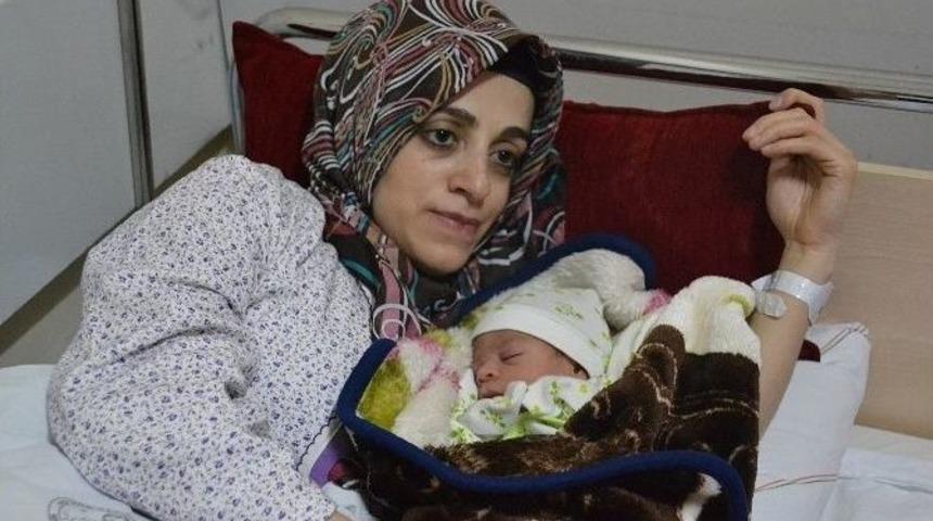 Malatya&rsquo;da Yeni Yılın İlk Bebeğine, Muhammed Hamza İsmi Verildi