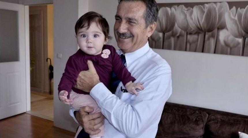 Başkan Ata&ccedil;, Bebek Sevincine Ortak Olmayı S&uuml;rd&uuml;r&uuml;yor