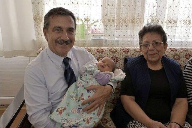 Başkan Ataç, Bebek Sevincine Ortak Olmayı Sürdürüyor 1