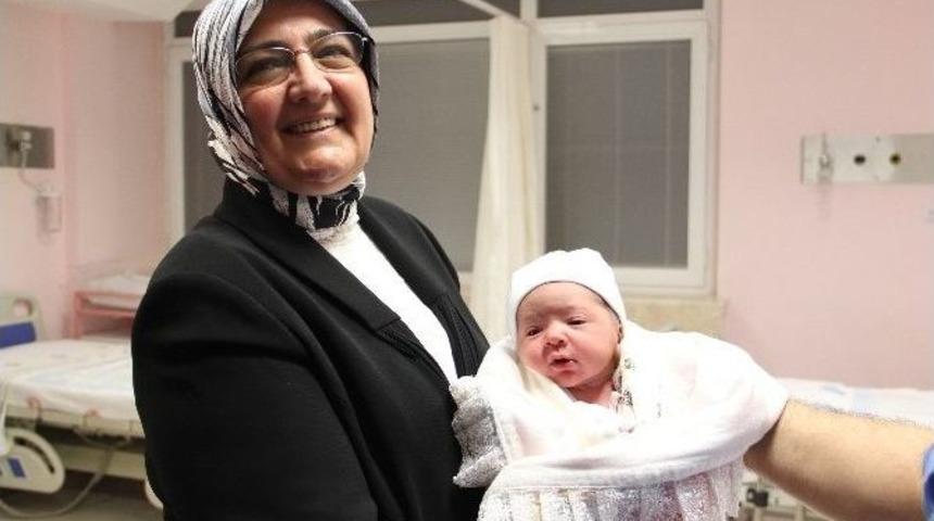 &Ccedil;orum&rsquo;da Yeni Yılın İlk Bebeği Ali Yunus Bebek