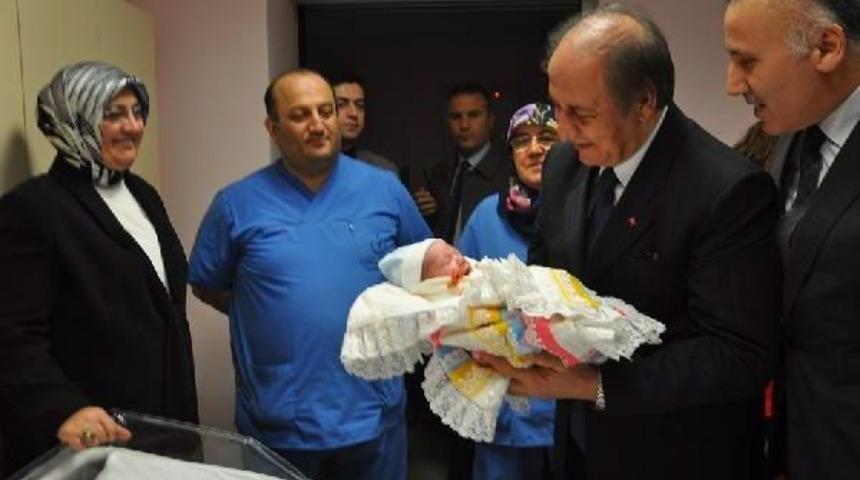 &Ccedil;orum'da Yılın  Bebeği 00.03'de D&uuml;nyaya  Geldi